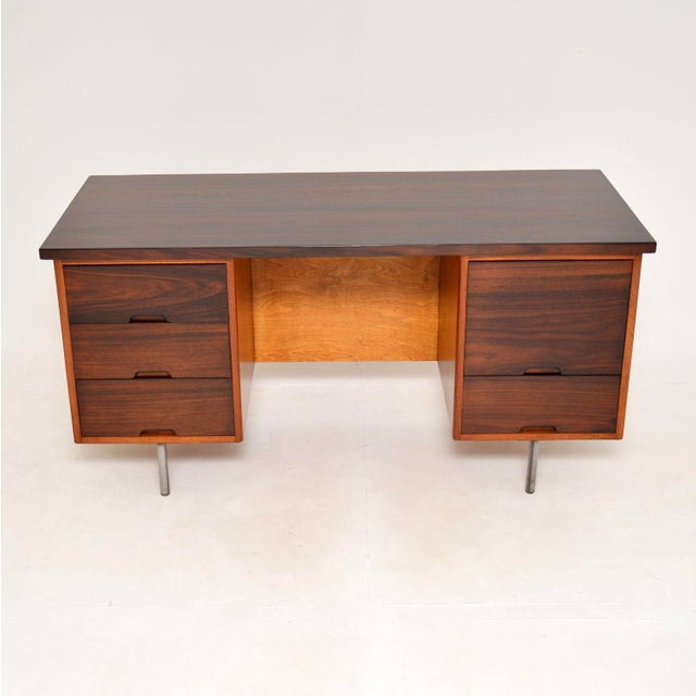 A superb and extremely rare vintage Hilleplan desk by Robin Day. This was made in England by Hille, it dates from the...