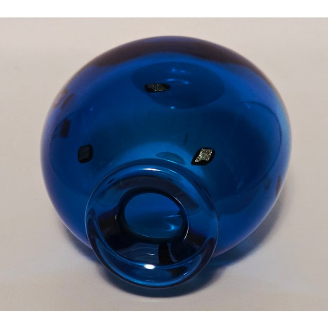 Mid 19th Century Sharon Fujimoto Studio Art Glass Vase – Deep Blue With Geometric Inclusions For Sale - Image 5 of 11