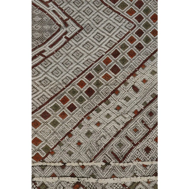 1950s White Vintage Zayane Moroccan Kilim Rug With Geometric Pattern, From Rug & Kilim For Sale - Image 5 of 7