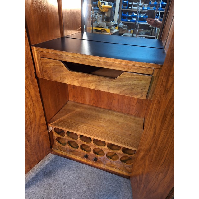 1970s Drexel Heritage Consensus Pecan Illuminated Bar Cabinet For Sale - Image 10 of 12