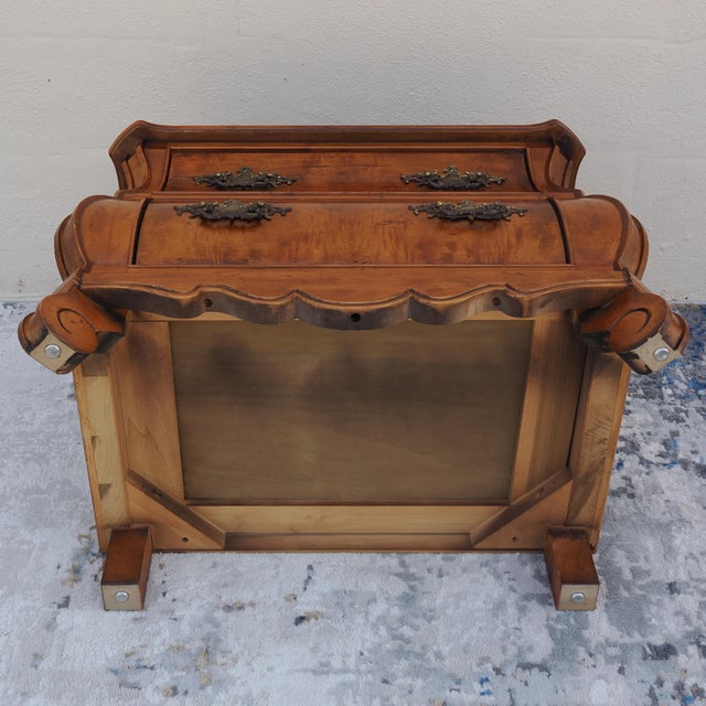 Vintage Henredon French Louis XV Style Two Drawer Bombe Chest Nightstand or Side Table For Sale In Tampa - Image 6 of 10