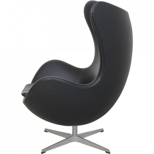 Egg Chair in Black Aura Leather by Arne Jacobsen, 2016 For Sale - Image 13 of 18