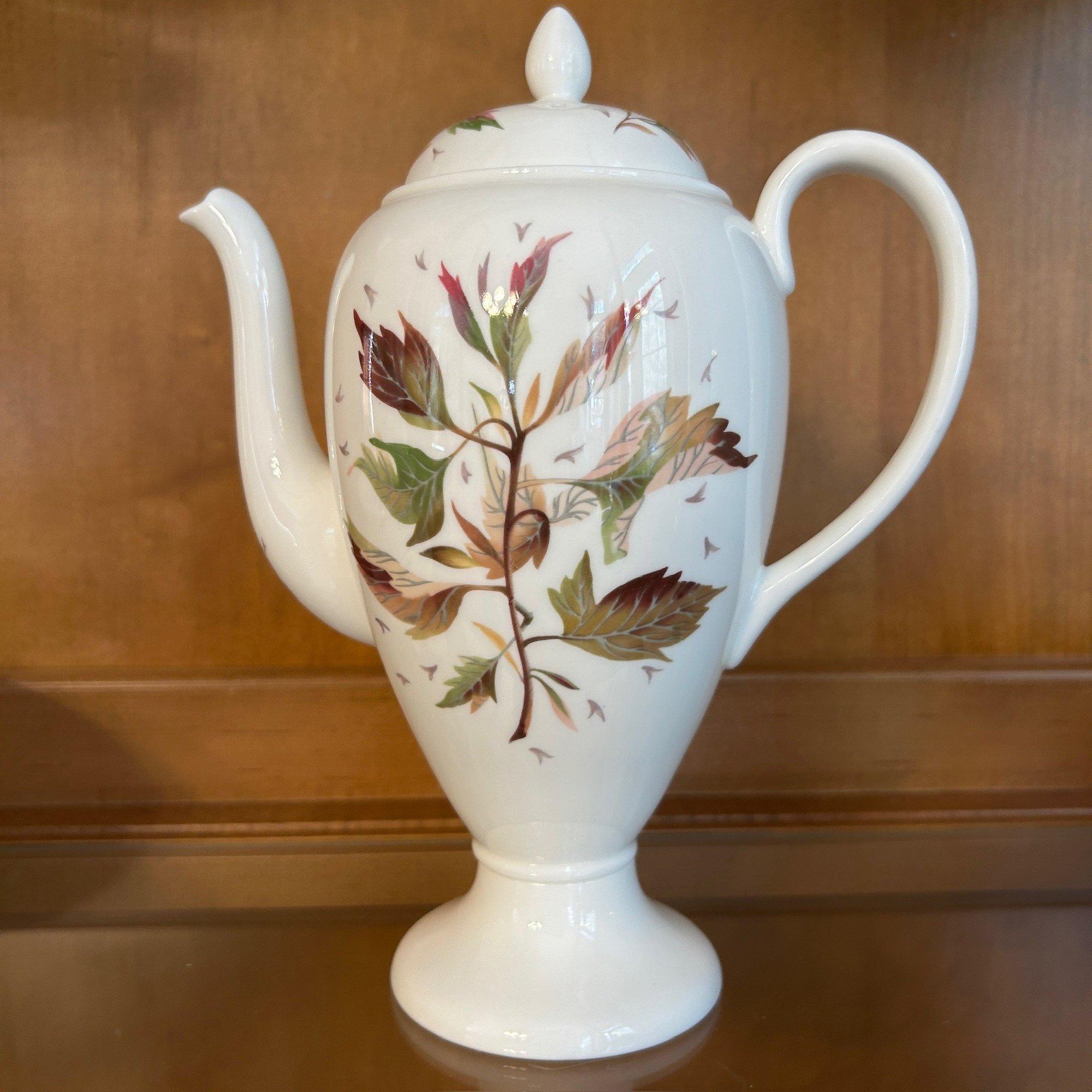 Mid Century 38-Piece Wedgwood Bone China Wakefield Pattern Tea and