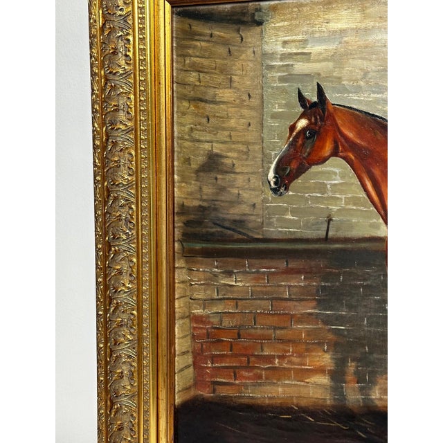 British Antique Oil Painting in the Manner of Sir Alfred Munnings C1912 Equine Portrait the Mint Chestnut Thoroughbred Stallion in Stable For Sale - Image 12 of 18