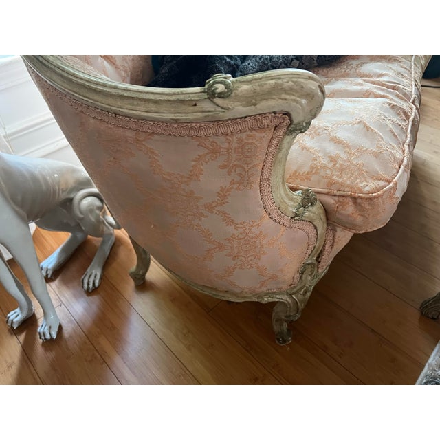 1970s Vintage French Boudoir Style Pink Cushioned Settee With White Wooden Detailed Frame For Sale - Image 10 of 12