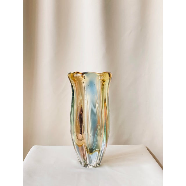 This Mid-Century Studio Glass Vase by Hana Machovska for Mstisov, dating to the 1960s, is a stunning example of Czech...