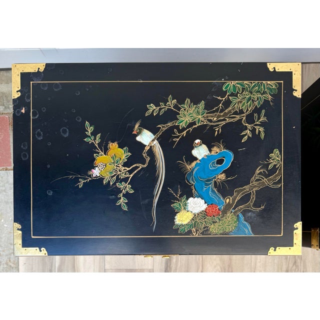 Black Pair of 1970s Chinoiserie Black Lacquer Nightstands With Hand-Painted Birds & Brass Hardware For Sale - Image 8 of 17