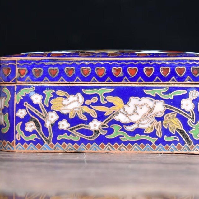 Traditional Vintage Cloisonné Enamel King of Hearts Playing Card Box / Trinket Box For Sale - Image 3 of 6