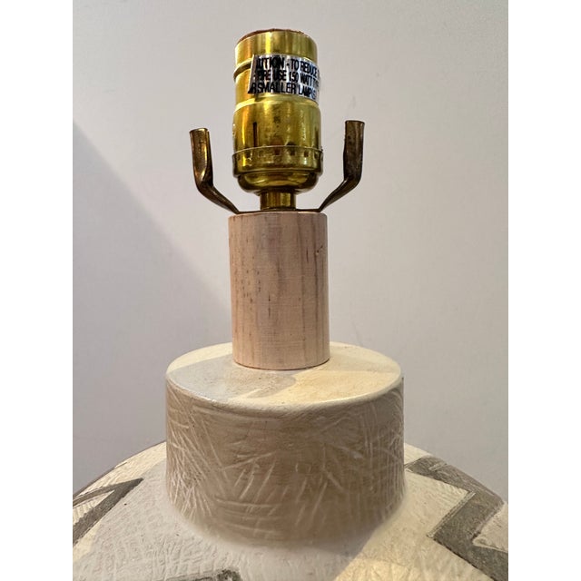1970s 1970s Mid-Century Modern Ceramic Geometric Carved Lamp Base For Sale - Image 5 of 9