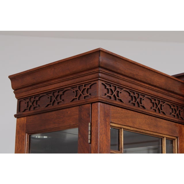 Stickley Mahogany Chippendale Style Breakfront China Cabinet For Sale - Image 12 of 18