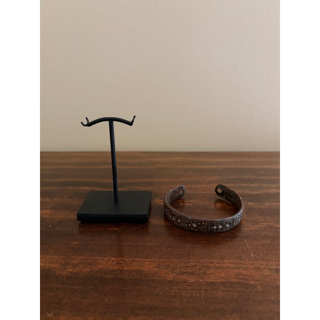 Tribal Ancient Roman Bronze Bracelet on Custom Steel Museum Mount For Sale - Image 3 of 11