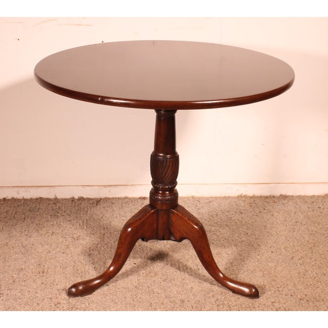 Elegant 18th-century English mahogany side table with a superb one-piece top Rare side table with a beautiful one-piece...