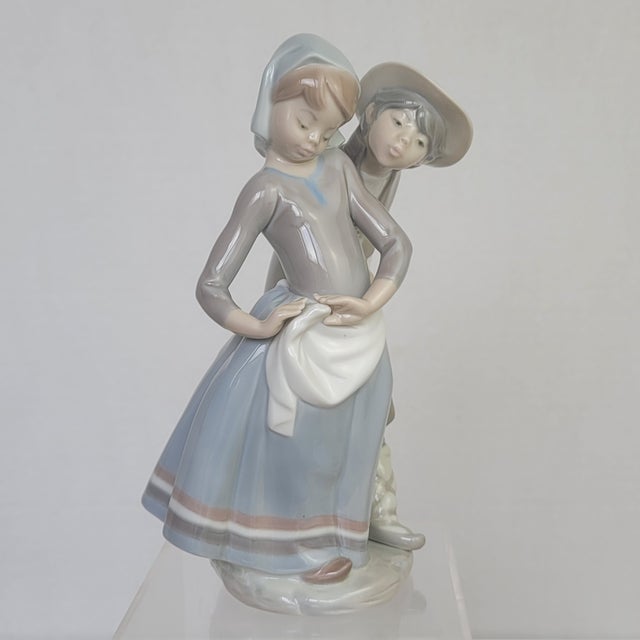Vintage, preowned Vintage Lladro Spain Boy Meets Girl Little Couple Kissing 1188 Porcelain Figurine Approx. Dimensions:...