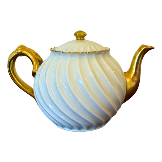 Teapot with Fluted Swirl Relief and Gilt Accents fom Haviland Limoges, France, 1950 For Sale