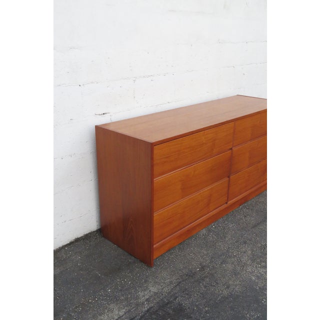 Late 20th Century Danish Modern Mid Century Long Dresser Sideboard Tv Media Console 6203 For Sale - Image 12 of 18