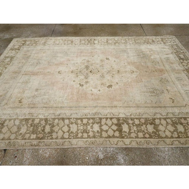 Galerie Shabab Collection Mid-20th Century Turkish Anatolian Accent Rug For Sale In New York - Image 6 of 10