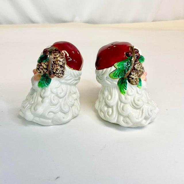 1980s Americana Boho Chic Majolica Fitz & Floyd Santa Salt & Pepper Shakers - A Pair, Christmas For Sale - Image 6 of 9