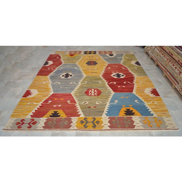 Vintage Handwoven Turkish Rug Oversized Oushak Kilim Rug for Living Room - 9′11″ X 12′2″ For Sale - Image 10 of 14