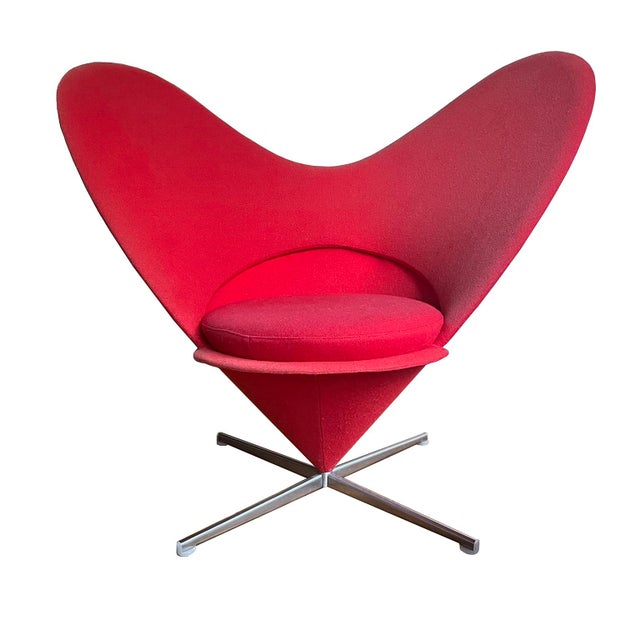 In the late 1950s, verner panton designed this iconic chair with a heart-shaped silhouette. The chair is swivelable. This...