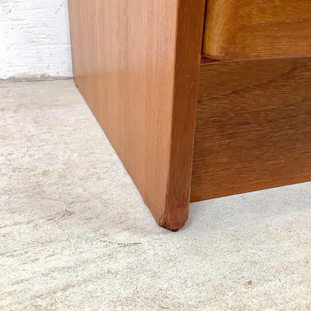 Mid-Century Danish Teak Display Cabinet by Domino Møbler For Sale - Image 10 of 12