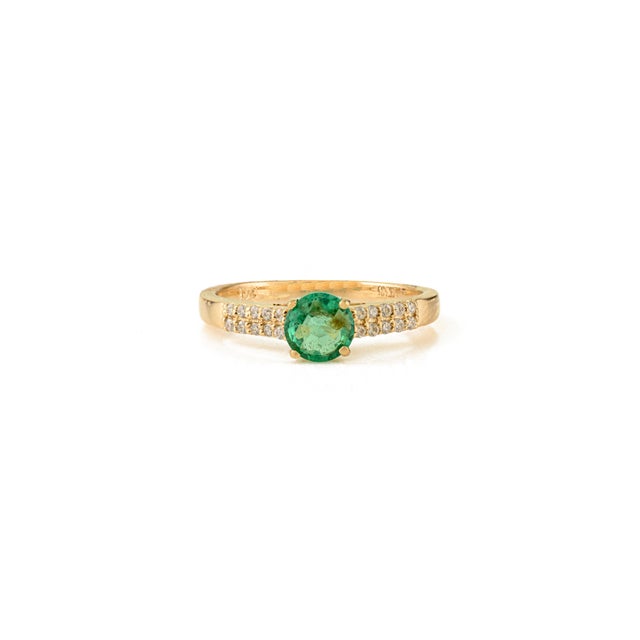 Contemporary VRJewels Emerald & Diamond 14k Yellow Gold Engagement Ring for Women Size 6 For Sale - Image 3 of 13