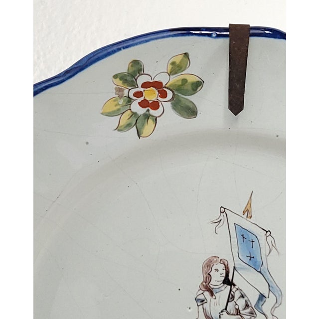 Faïence Plate With Joan of Arc, France, 19th Century For Sale In San Francisco - Image 6 of 10