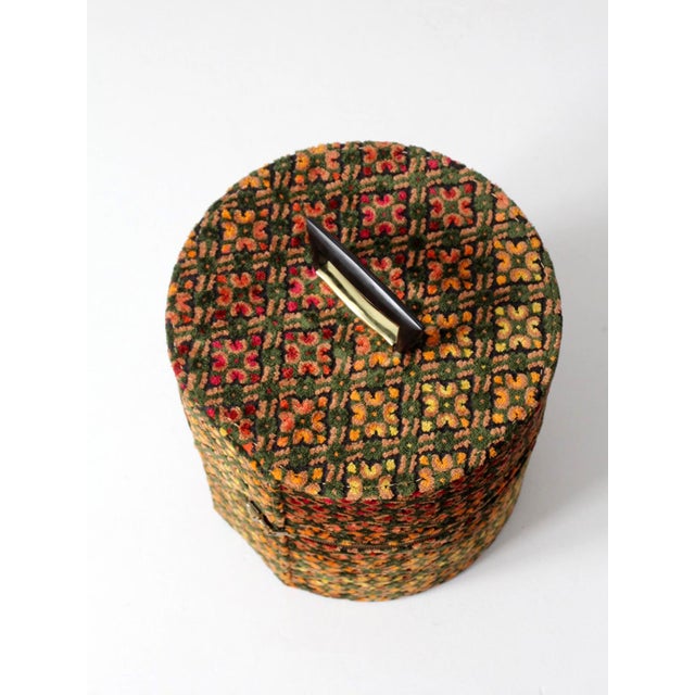 1960s Carry-All by Munro Cut Velvet Jacquard Wig Case For Sale - Image 11 of 17