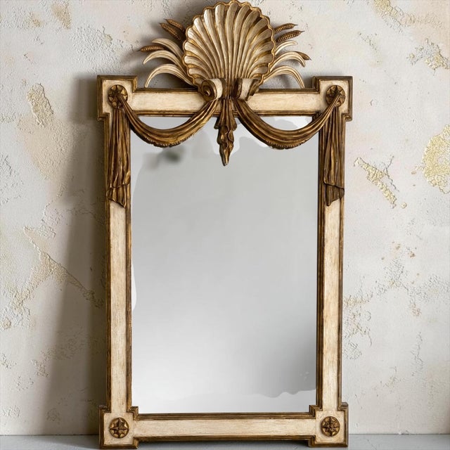 Hollywood Regency Mid-Century Italian Hollywood Regency Carved Wood Shell & Wheat Painted Mirror For Sale - Image 3 of 3