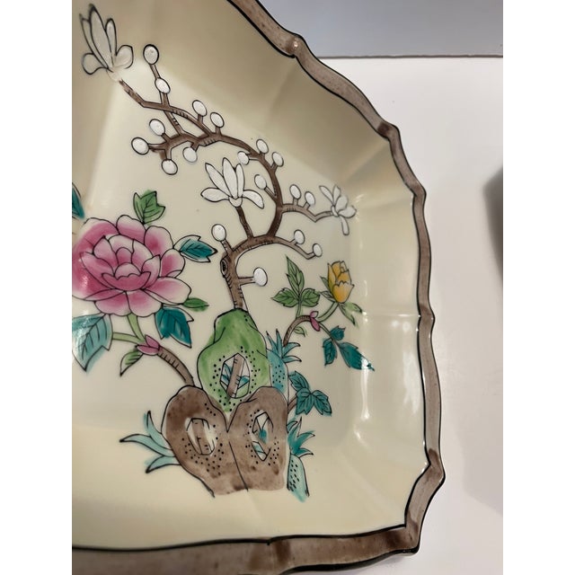 Pair of Asian Porcelain Square Bowls For Sale - Image 4 of 8