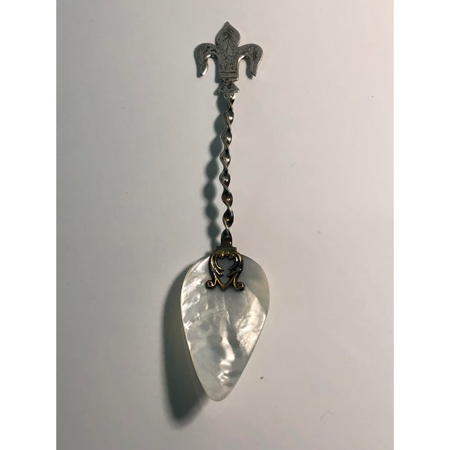1920s Antique Mother of Pearl Sterling Fleur De Lis Caviar Spoon For Sale - Image 5 of 8