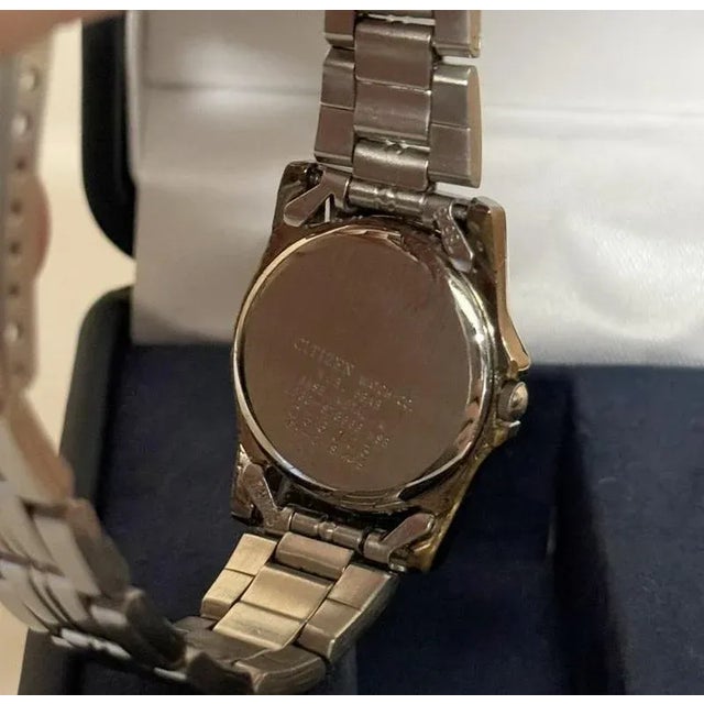 Vintage Citizen Eco Drive Ladies Wrist Watch in the Original Box For Sale - Image 9 of 11