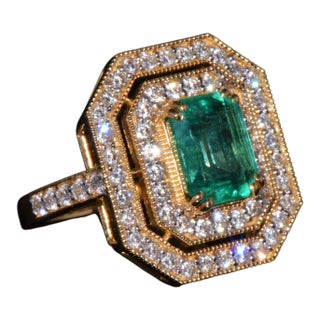 Certified Natural 3.4cts vs F Diamond Emerald 18k Solid Gold Cocktail Milgrain Ring, Size 6.5 For Sale
