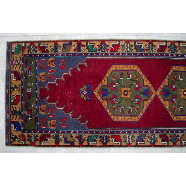 1960s Hand-Knotted Turkish Rug Runner. Tribal Short Runner Rug 3′ × 9′8″ For Sale - Image 13 of 16