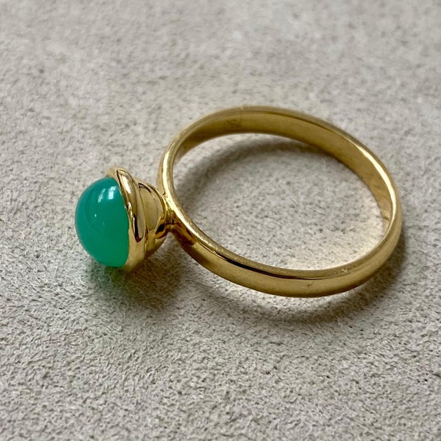 Contemporary Syna Yellow Gold Small Chrysoprase Ring For Sale - Image 3 of 4
