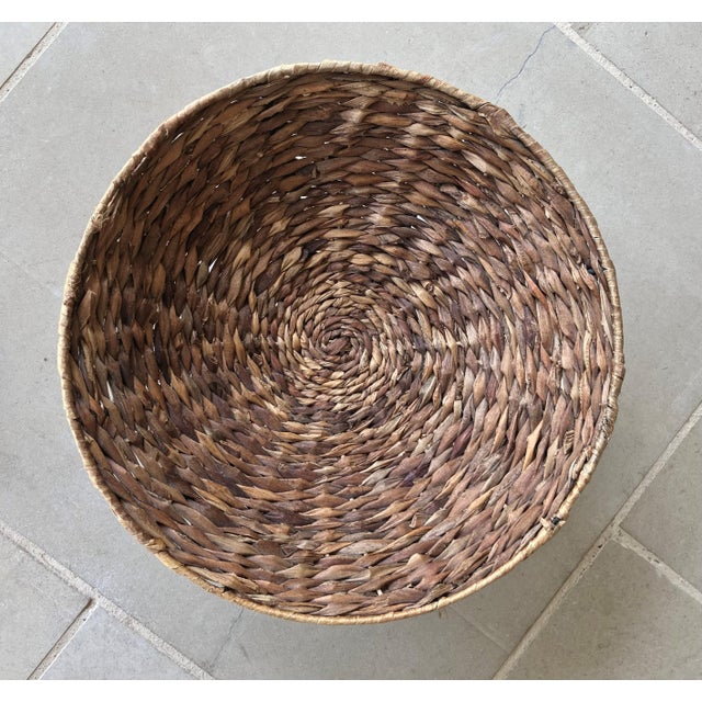 Late 20th-Century Handwoven Water Hyacinth Pedestal Centerpiece Bowl For Sale - Image 11 of 18