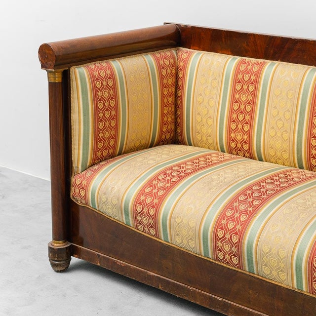 3-seater sofa. Wooden frame and striped patterned fabric upholstery. Good condition. Signs of wear, as shown in photos.