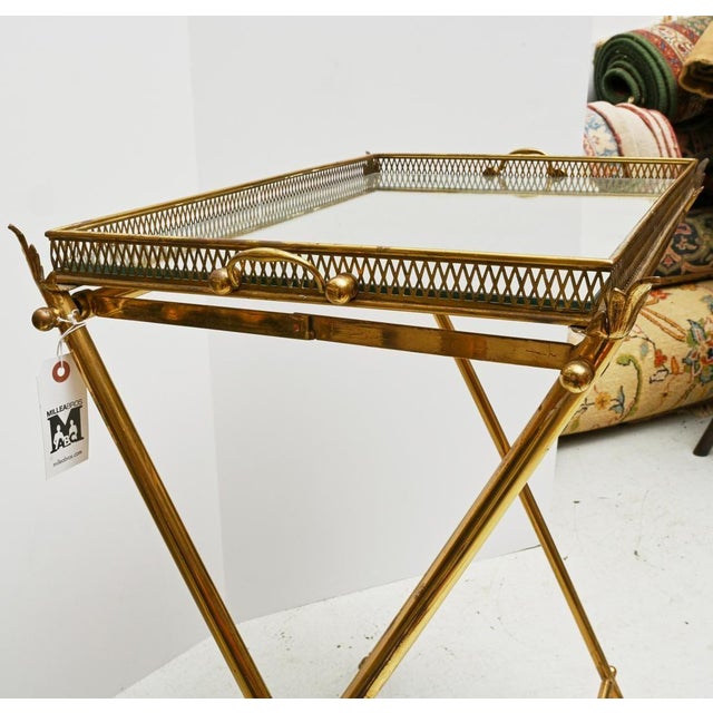French 1970s Italian Neoclassical Brass Mirrored Tray Table For Sale - Image 3 of 5