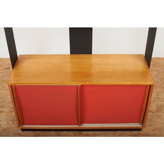Model 132 in Birch Veneer with Sliding Doors by Wilhelm Kienzel for Embru, 1930 For Sale - Image 3 of 10