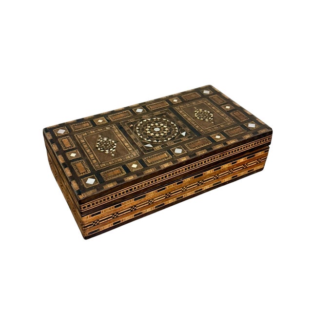 Antique Anglo Indian Inlaid Bone and Mother of Pearl Decorative Box For Sale - Image 4 of 7