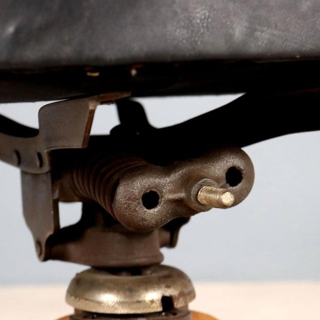 Vintage Swivel Chair in Wood and Leatherette, Italy, 1950s For Sale - Image 11 of 12