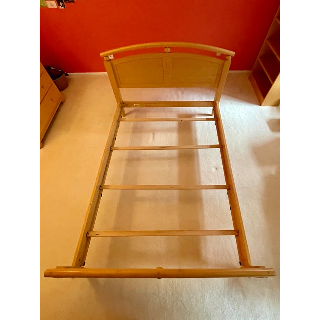 Ethan Allen quality craftsmanship and made in America. A full size bed frame in their classic maple finish. Ready for your...