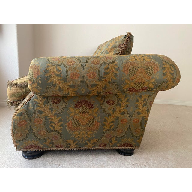 Traditional Late 20th Century Exquisite Carol Hicks Bolton for Ej Victor Large Chair-and-a-Half and Ottoman Mint Condition For Sale - Image 3 of 12