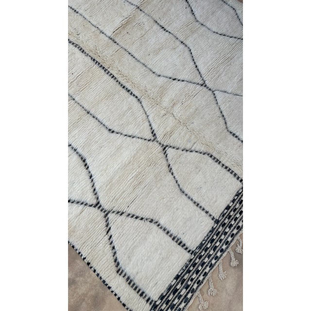 Mid-Century Modern Beni Ourain Moroccan Rug - 6'8" X 9'6" Ft For Sale - Image 3 of 9