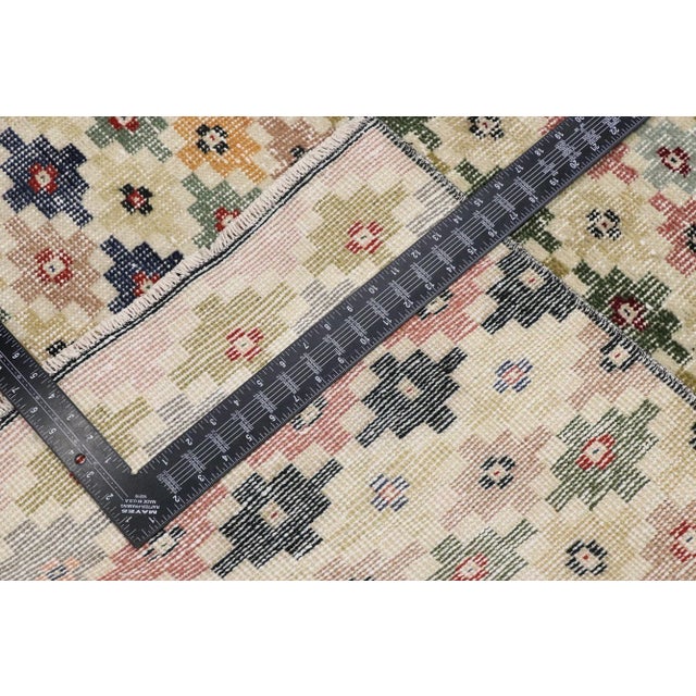 Vintage Turkish Sivas Rug, 04'07 X 09'00 For Sale In Dallas - Image 6 of 10