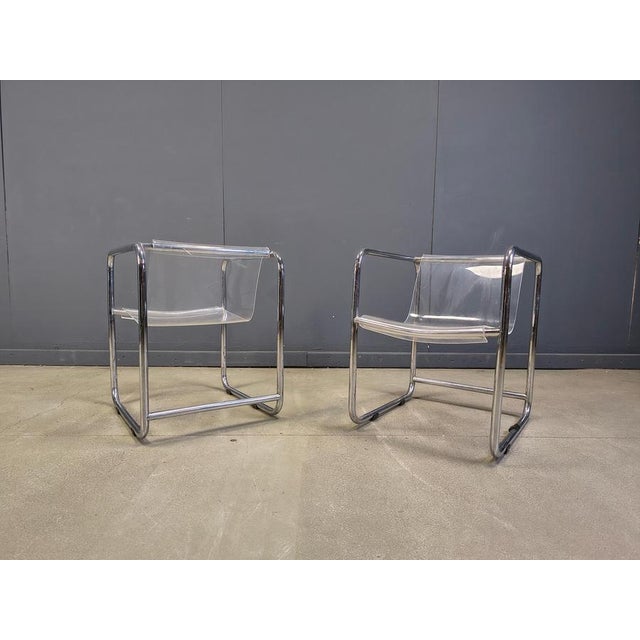 Pair of very rare italian acrylic glass and chrome armchairs. Bauhaus inspired design. Beautiful curved seats. 1970s -...