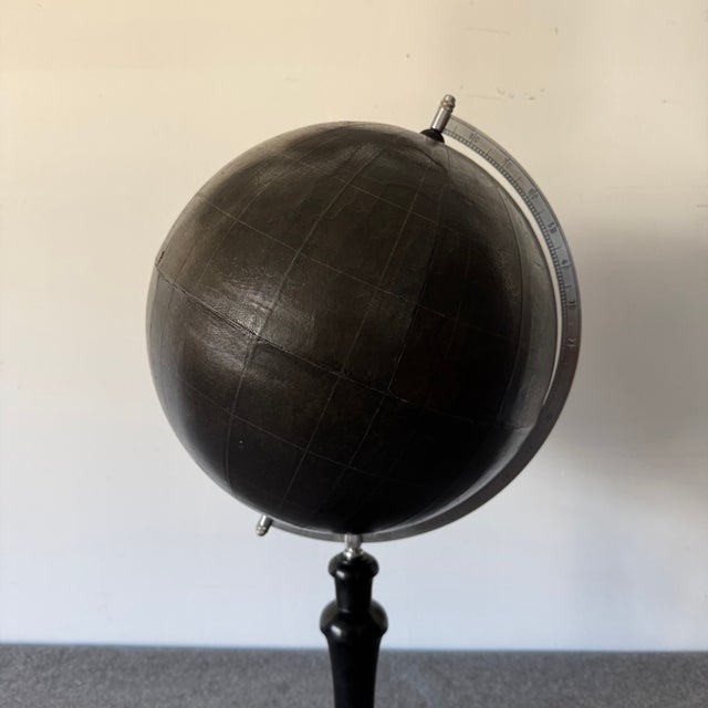 Vintage Black Slate Globe, 1930s, in Very Good conditions. Designed 1920 to 1949 I have official proof of authenticity...