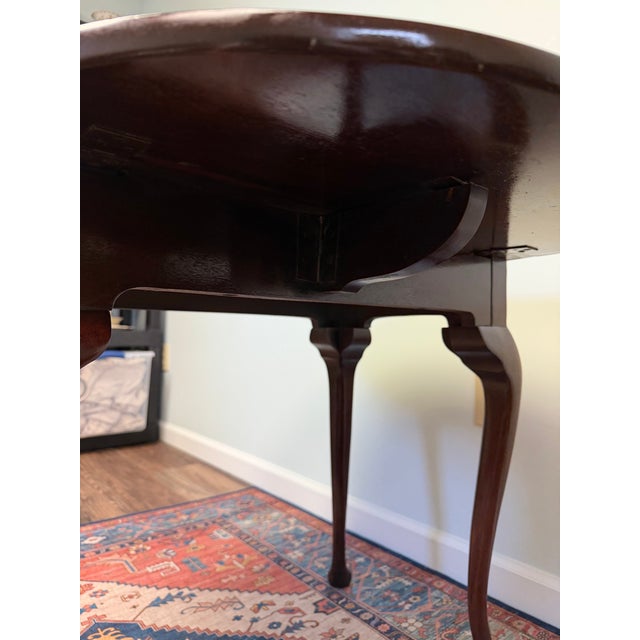Pair of Early 20th Century Traditional Queen Anne–Style Drop-Leaf Side Tables For Sale In Birmingham - Image 6 of 9