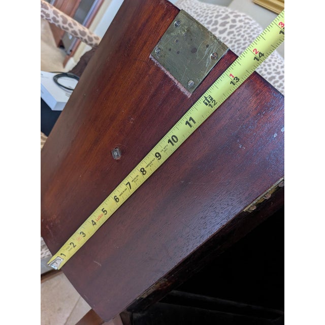 Style: Federal / Hepplewhite Period: Late 18th to Early 19th Century (Circa 1790–1800) Materials: Mahogany Veneer, Solid...