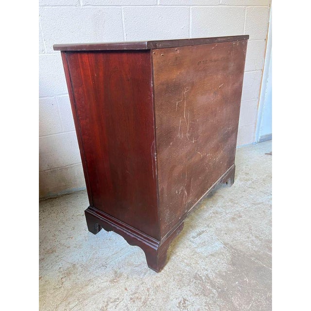 Early 20th Century Chippendale Style Mahogany Bachelor’s Chest of Drawers. For Sale - Image 9 of 11