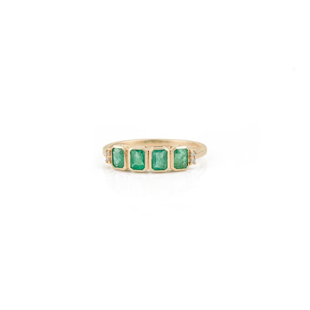 1 Carat Emerald Bezel-Set Band Ring Size 7 With Diamond Accents in 14k Gold For Sale - Image 4 of 16